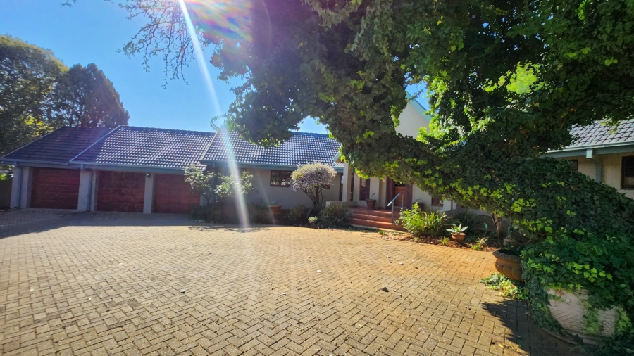 5 Bedroom Property for Sale in Wilkoppies North West